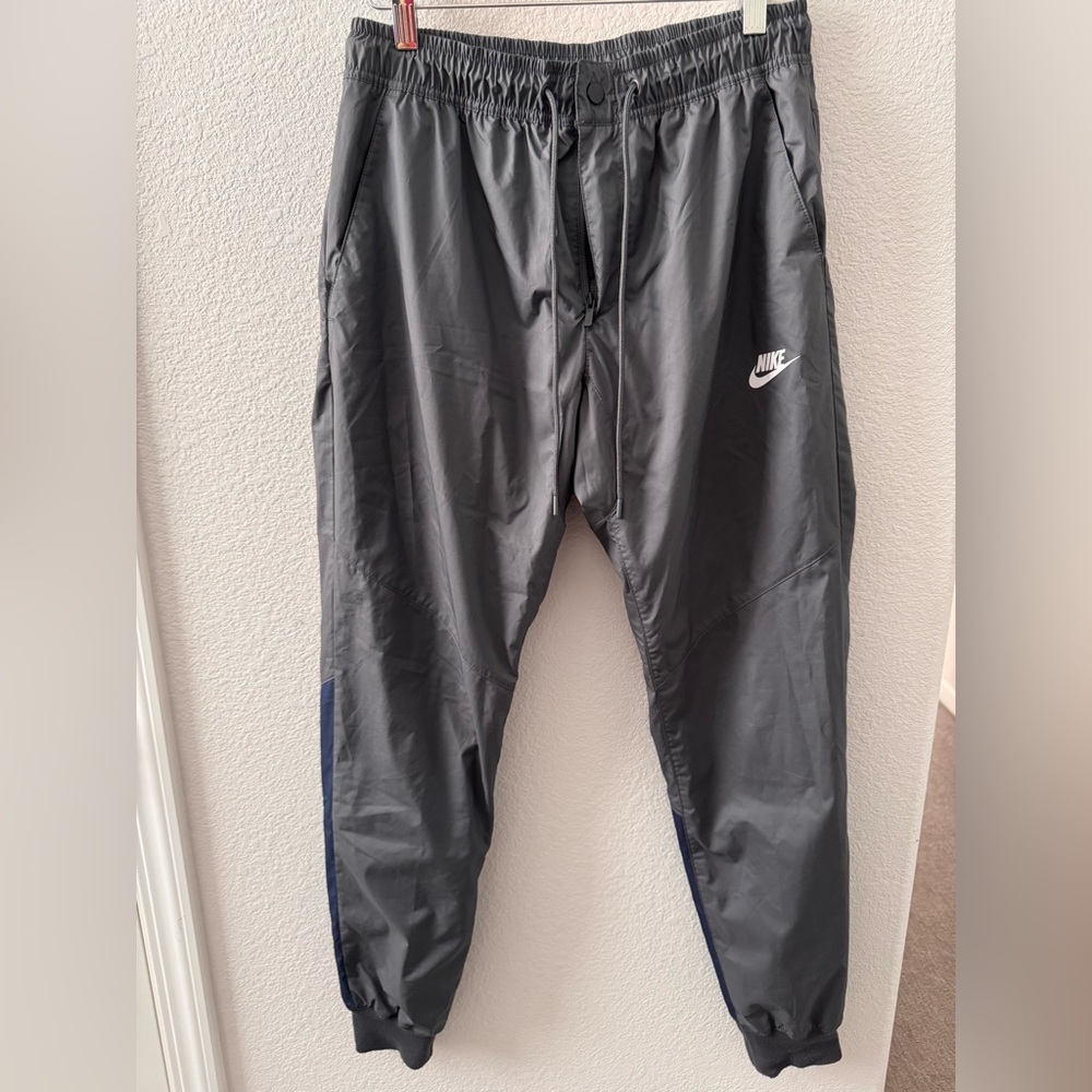 Nike Men's Dark Gray Joggers